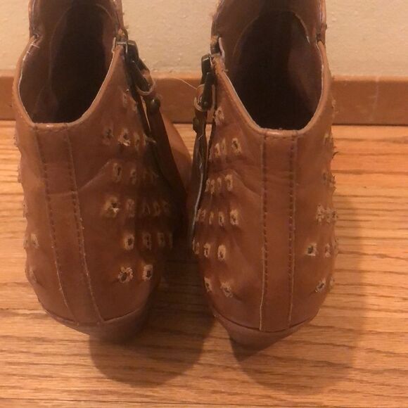 SAM Edelman Light Brown Ankle Boots - Picture 3 of 10